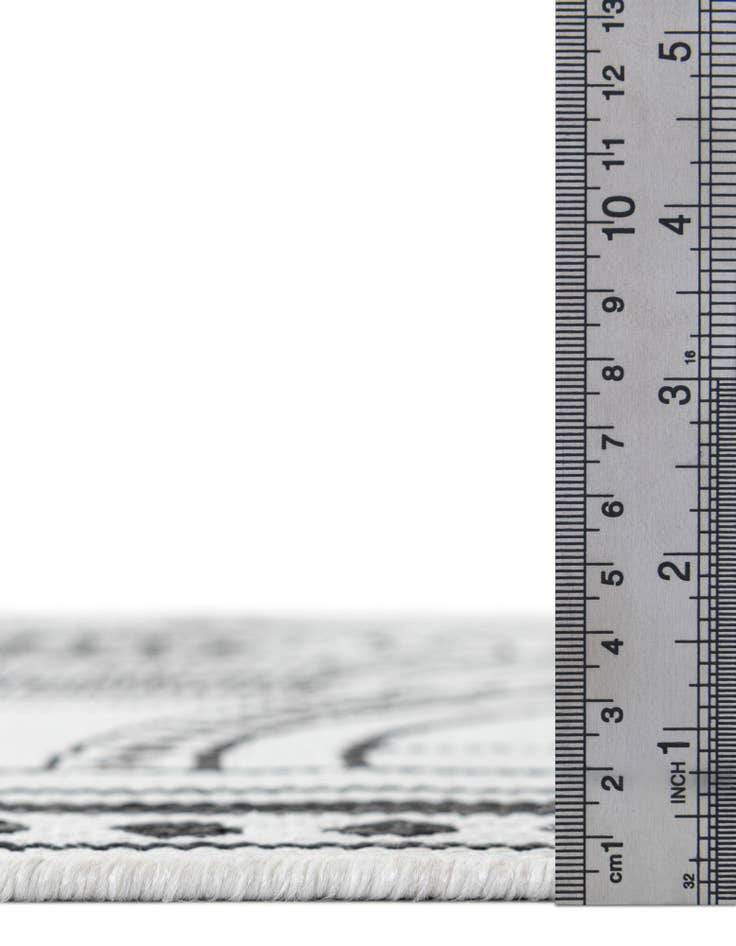 Detail image of  4' x 6'  Washable Traditional Indoor / Outdoor Rug