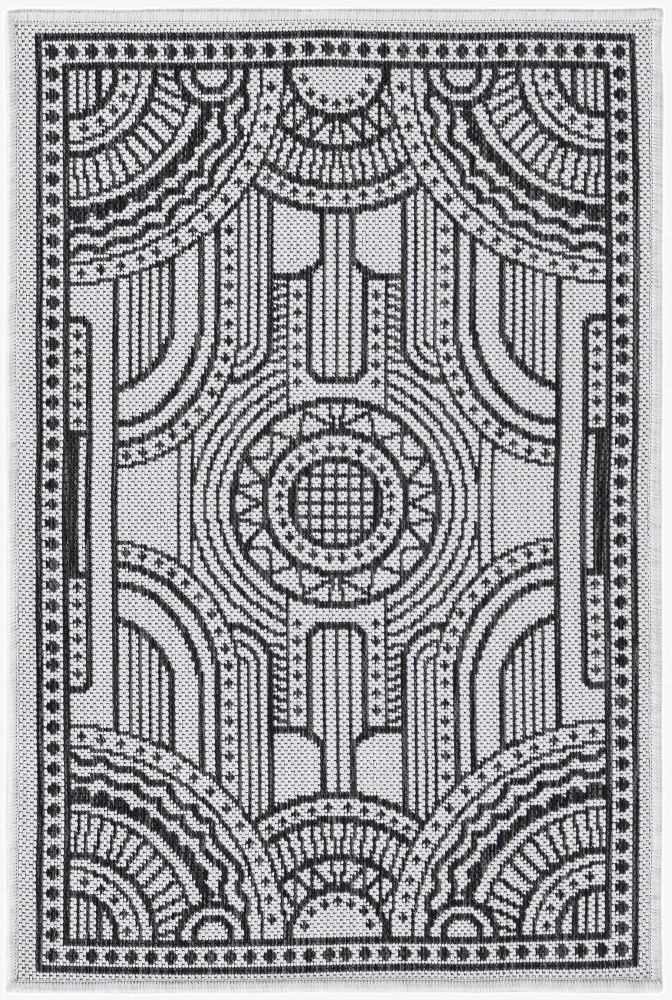  2' x 3' 1  Washable Traditional Indoor / Outdoor Rug