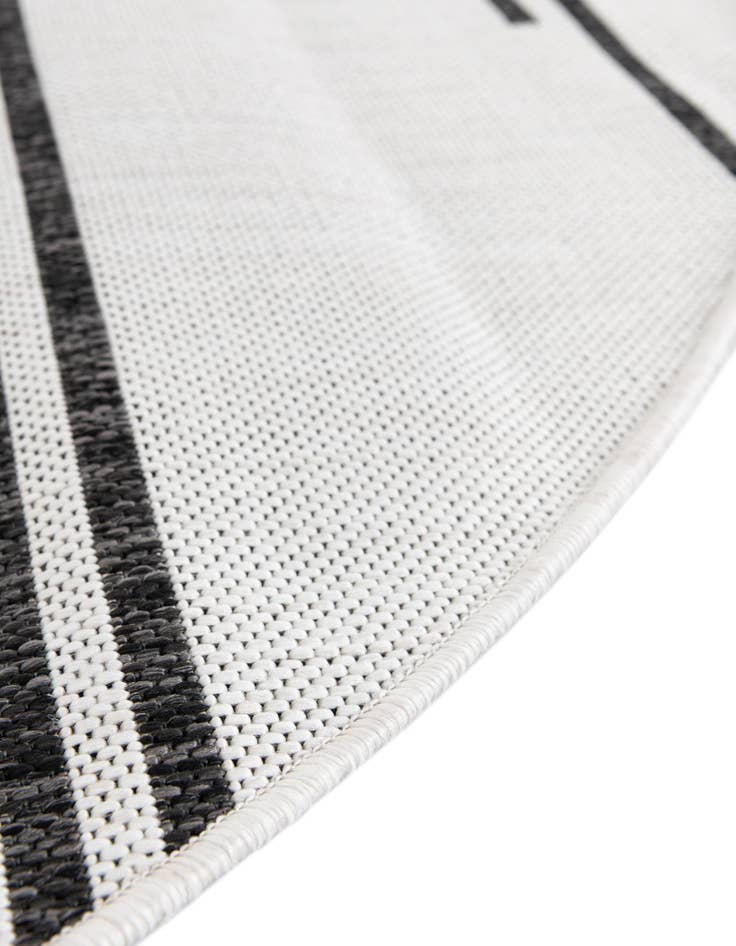 Detail image of  3' x 3'  Washable Modern Indoor / Outdoor Round Rug