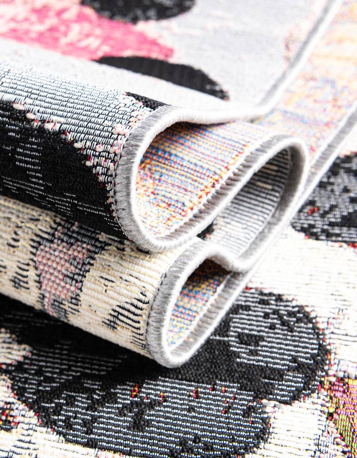 Detail image of  4' x 4'  Washable Modern Indoor / Outdoor Round Rug