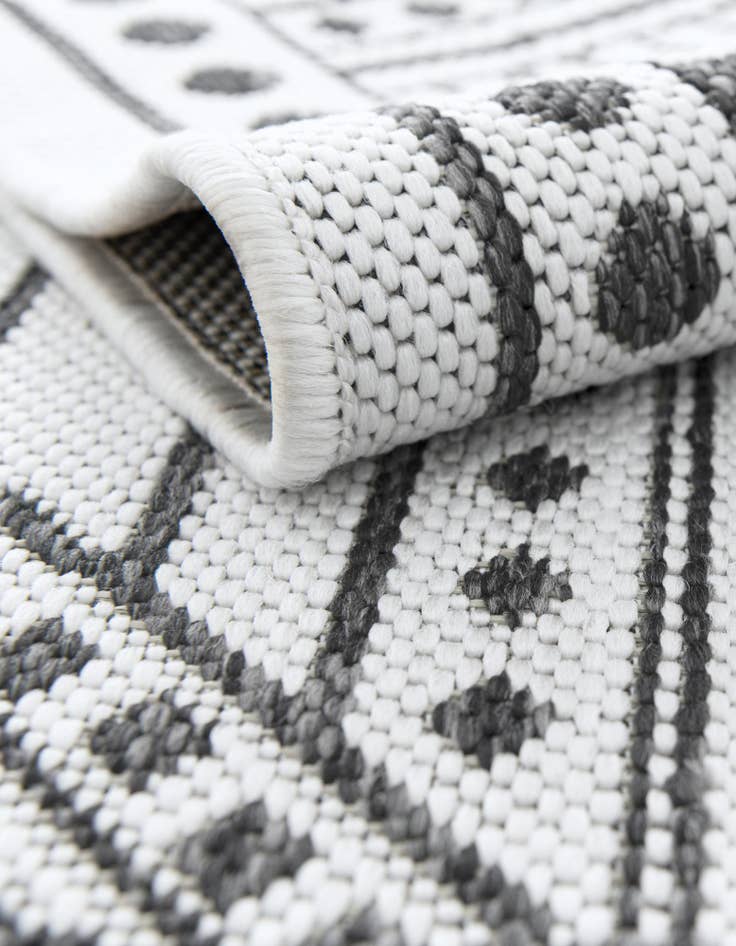 Detail image of  2' x 6' 1  Washable Traditional Indoor / Outdoor Runner Rug