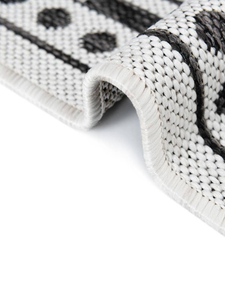 Detail image of  2' x 8'  Washable Traditional Indoor / Outdoor Runner Rug