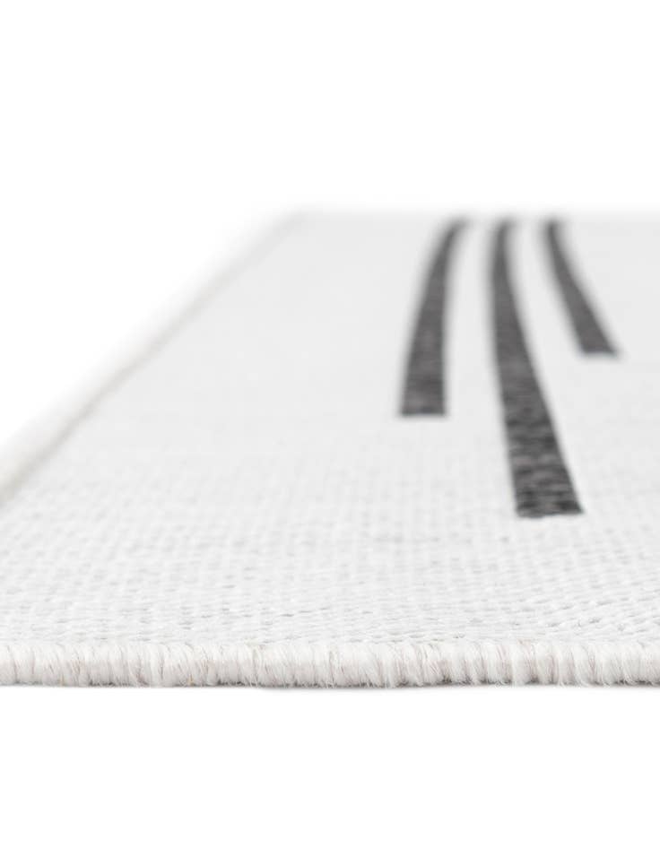 Detail image of  7' 10 x 7' 10  Washable Modern Indoor / Outdoor Square Rug