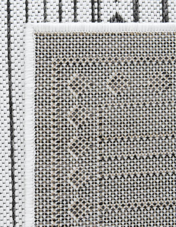 Detail image of  7' 10 x 7' 10  Washable Traditional Indoor / Outdoor Square Rug