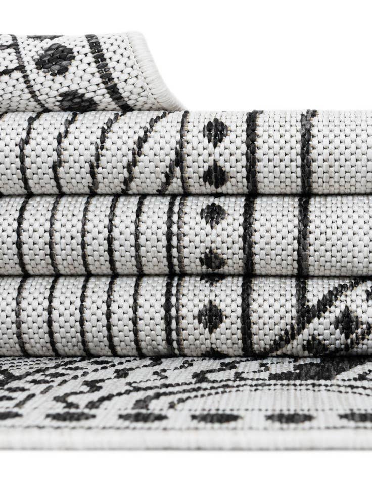 Detail image of  13' x 13'  Washable Traditional Indoor / Outdoor Square Rug