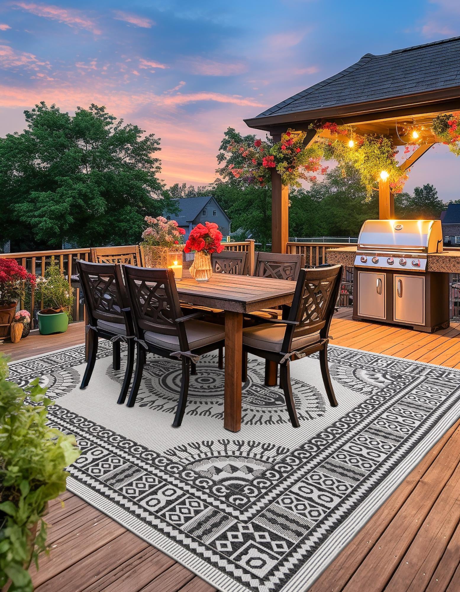 White and Black 12' x 12' Traditional Indoor / Outdoor Square Rug ...