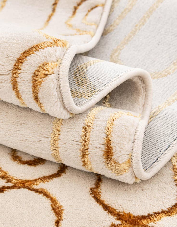 Detail image of  2' x 5' Vogue Geo Runner Rug