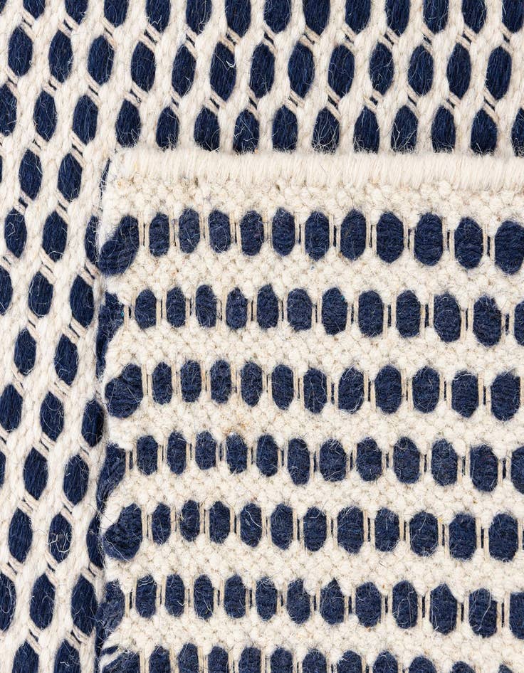 Detail image of  2' 1 x 3'  Hand Woven Seaside Pearl Jute Rug