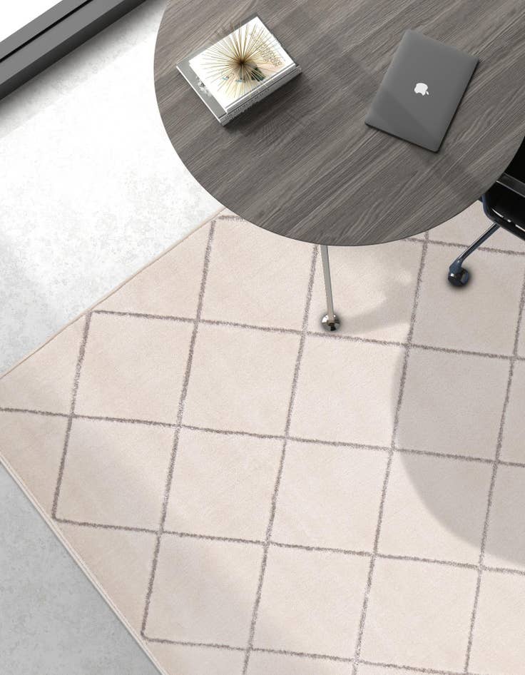 Detail image of  5' 3 x 8' Vogue Geo Rug