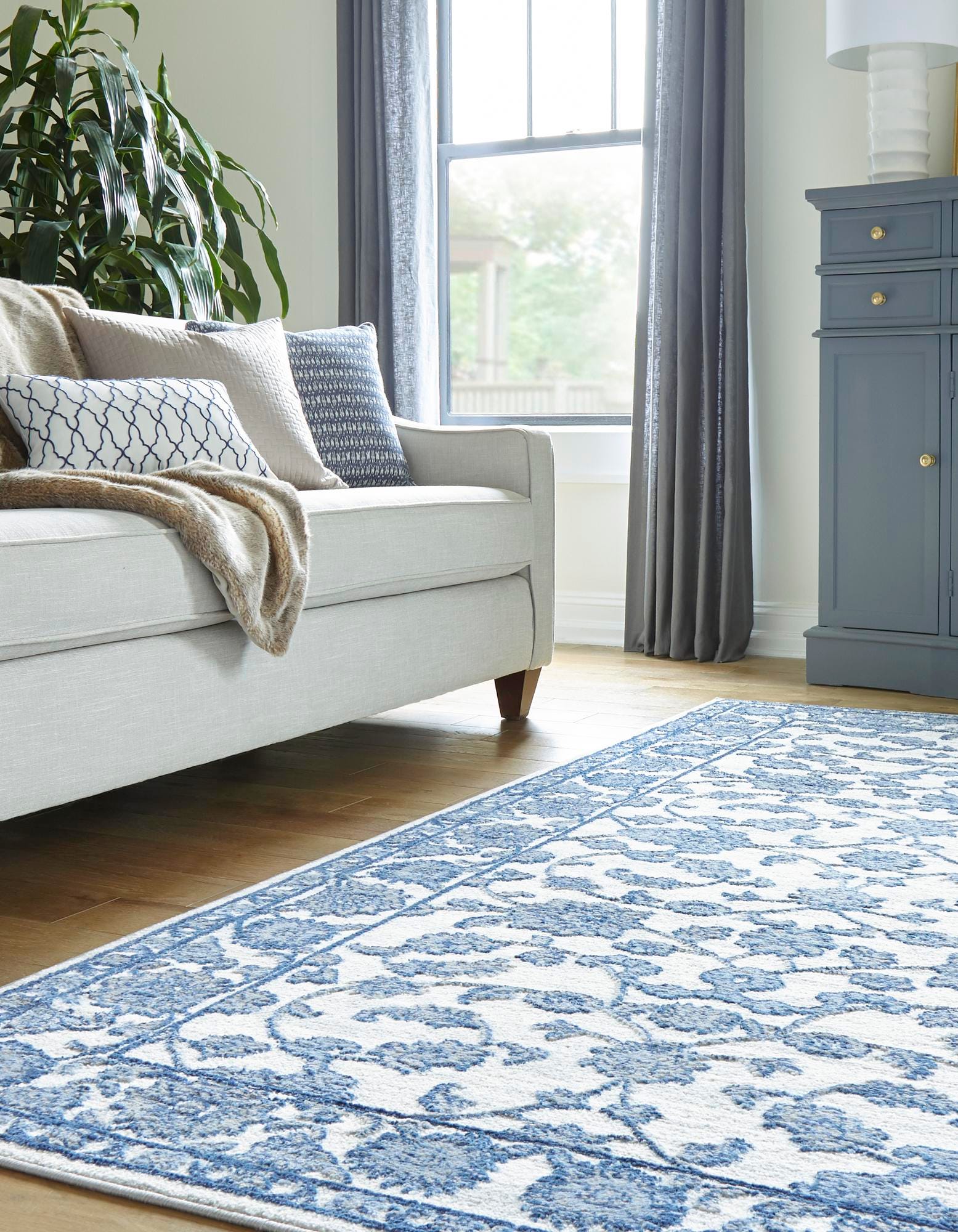 White Blue 5' 3 x 7' Boston Rug | Rugs.com