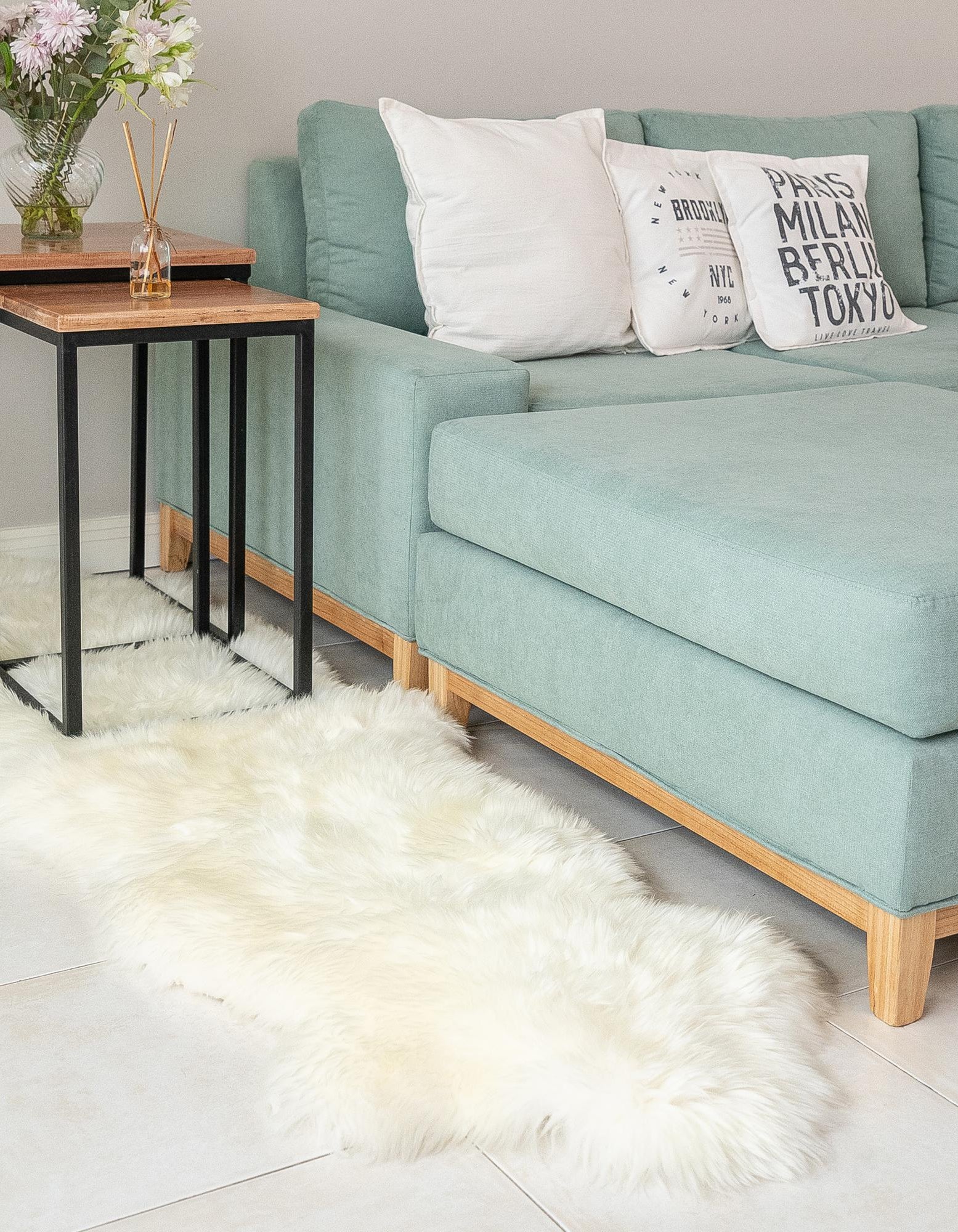 White 6' x 6' Natural Sheepskin Freeform Rug | Rugs.com