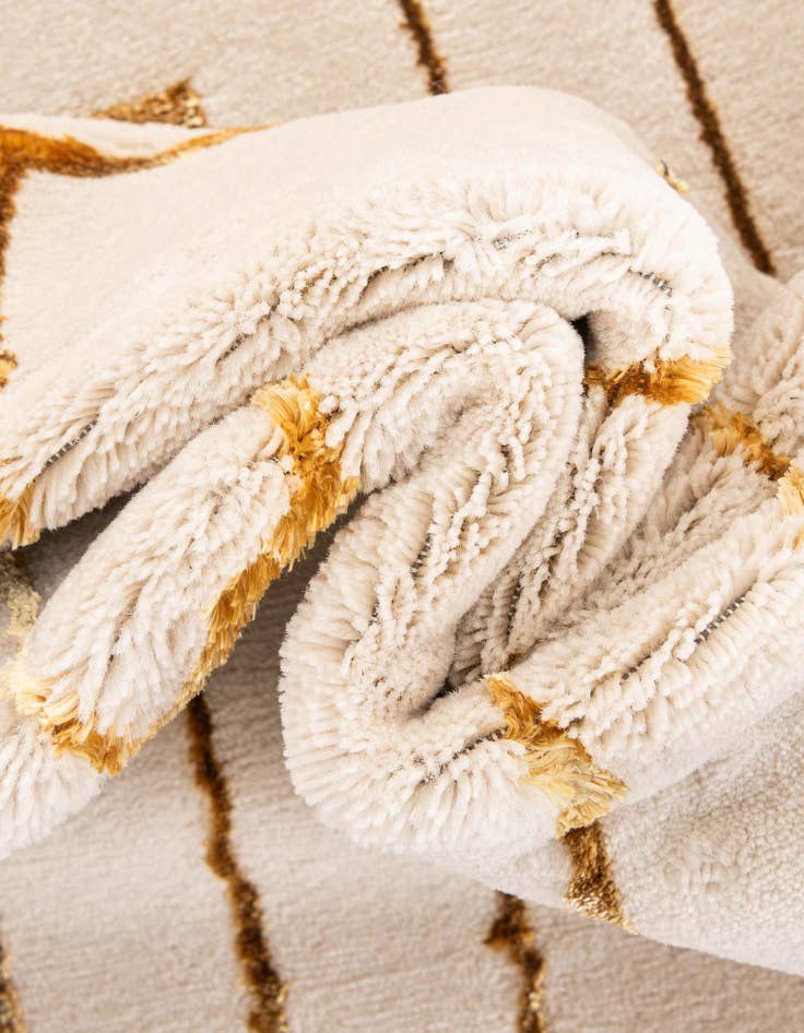 Detail image of  5' 3 x 8'  Marilyn Monroe&trade; Glam Deco Oval Rug