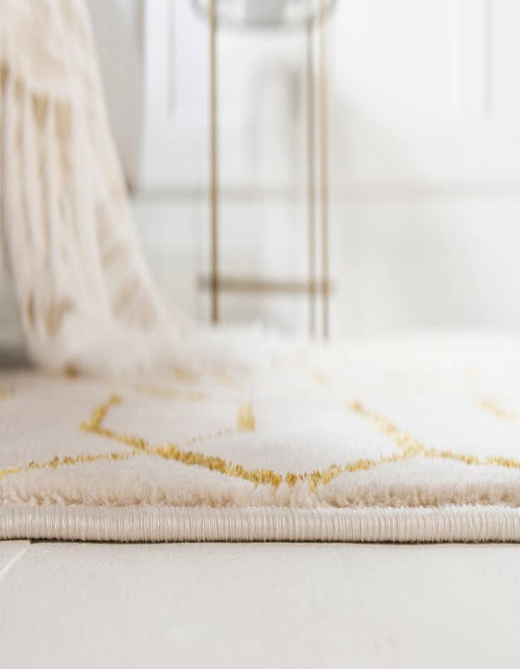 Detail image of  2' x 3'  Marilyn Monroe&trade; Glam Trellis Rug