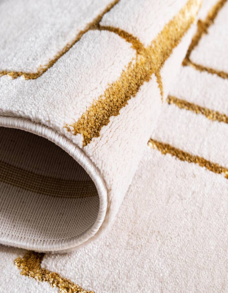 Detail image of  7' 10 x 7' 10  Marilyn Monroe&trade; Glam Deco Round Rug