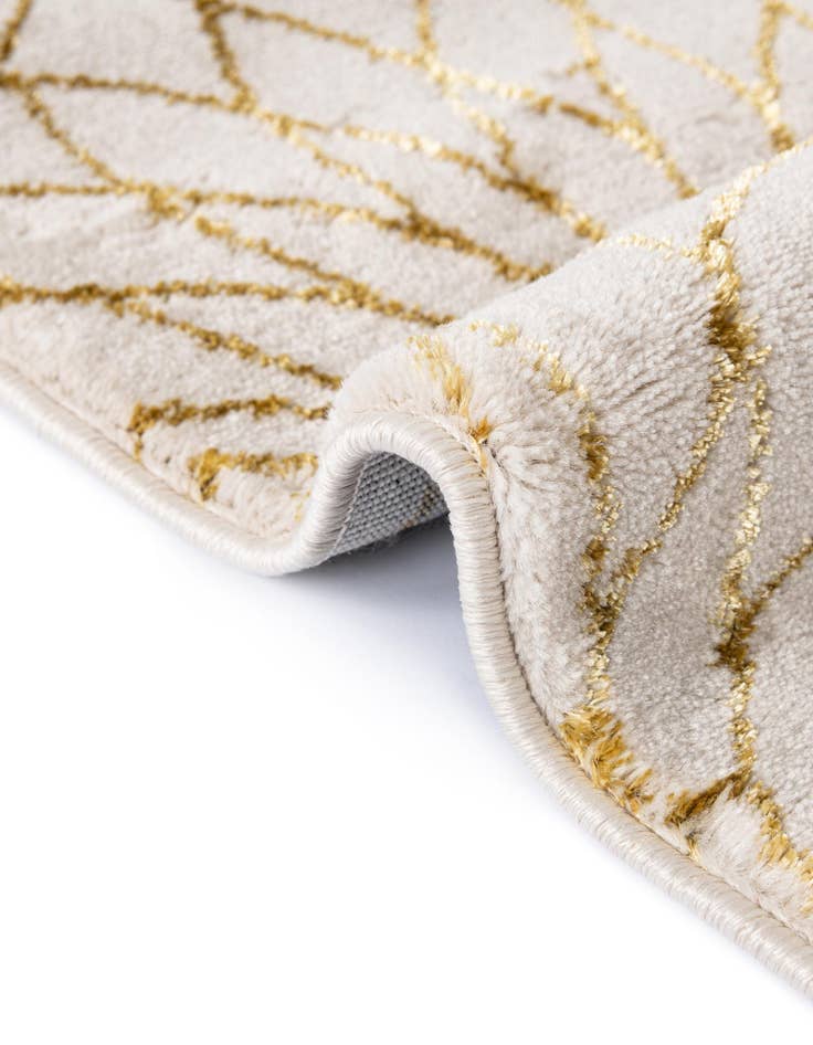 Detail image of  7' 10 x 7' 10  Marilyn Monroe&trade; Glam Dahlia Round Rug