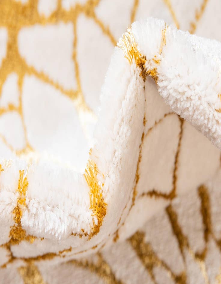 Detail image of  2' x 6'  Marilyn Monroe&trade; Glam Dahlia Runner Rug