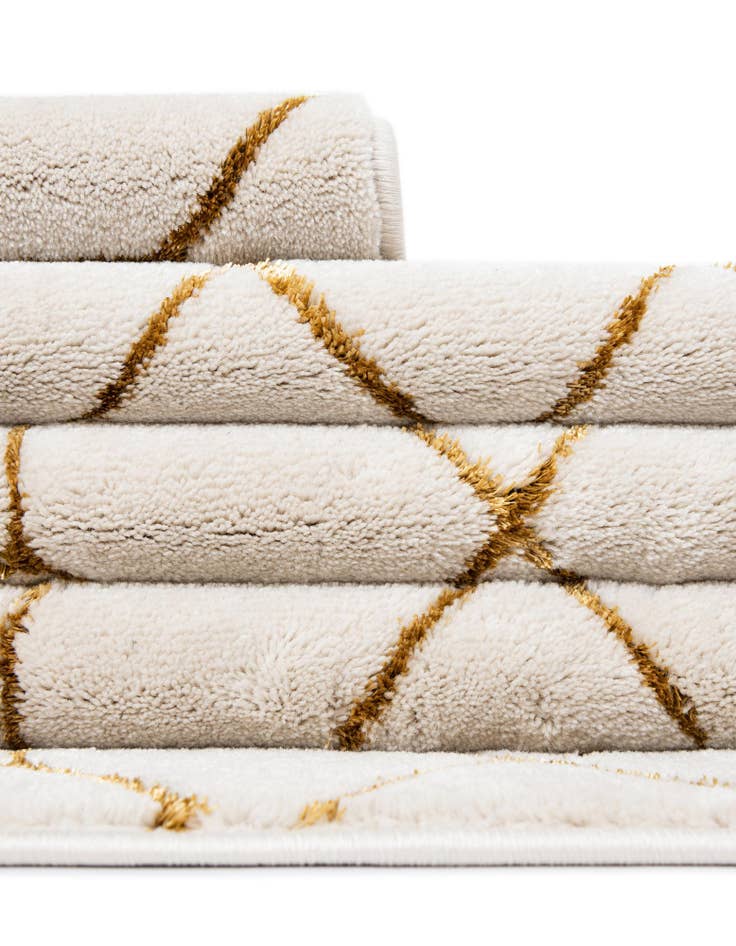 Detail image of  2' 7 x 12'  Marilyn Monroe&trade; Glam Trellis Runner Rug