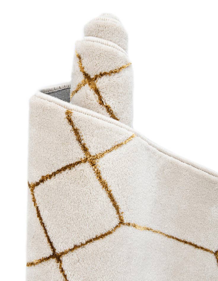 Detail image of  2' 7 x 12'  Marilyn Monroe™ Glam Trellis Runner Rug