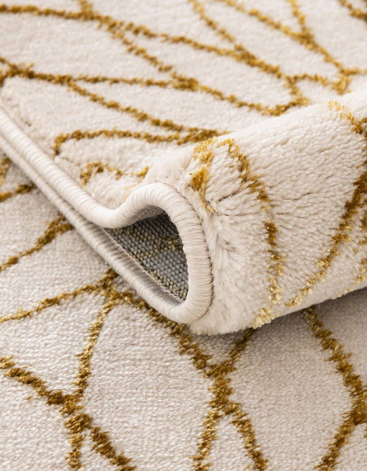 Detail image of  7' 10 x 7' 10  Marilyn Monroe™ Glam Dahlia Square Rug