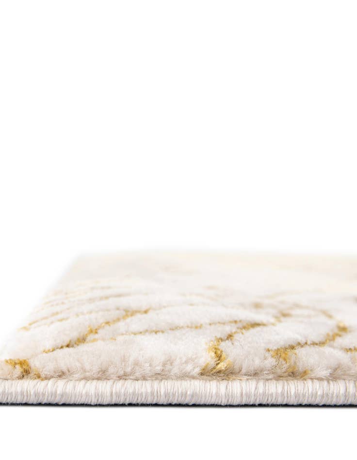 Detail image of  7' 10 x 7' 10  Marilyn Monroe™ Glam Dahlia Square Rug