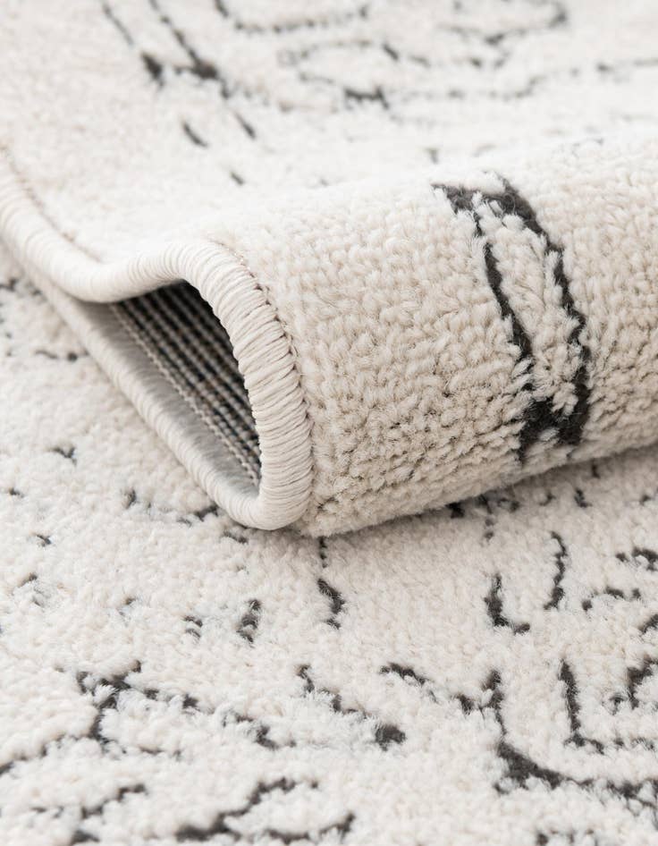 Detail image of  7' 10 x 7' 10 Isabella Octagon Rug