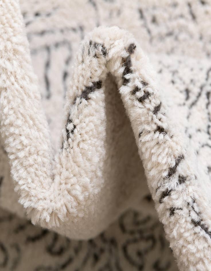 Detail image of 7' 10 x 10' Isabella Oval Rug