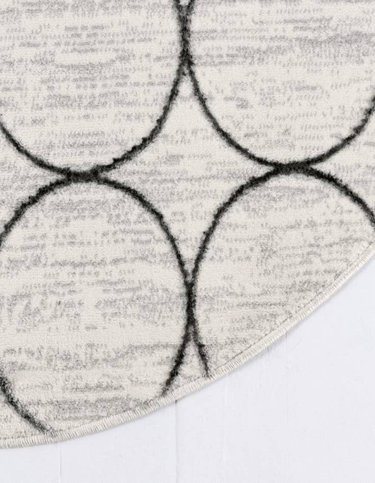 Detail image of  5' 3 x 8' Lattice Trellis Oval Rug