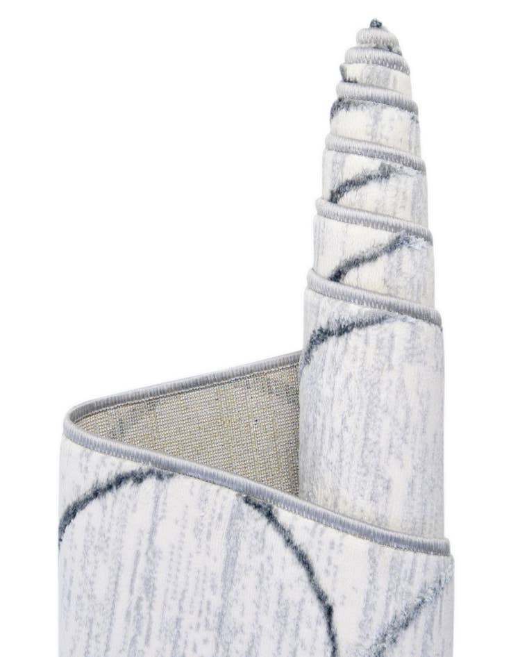 Detail image of  5' 3 x 8' Lattice Trellis Oval Rug