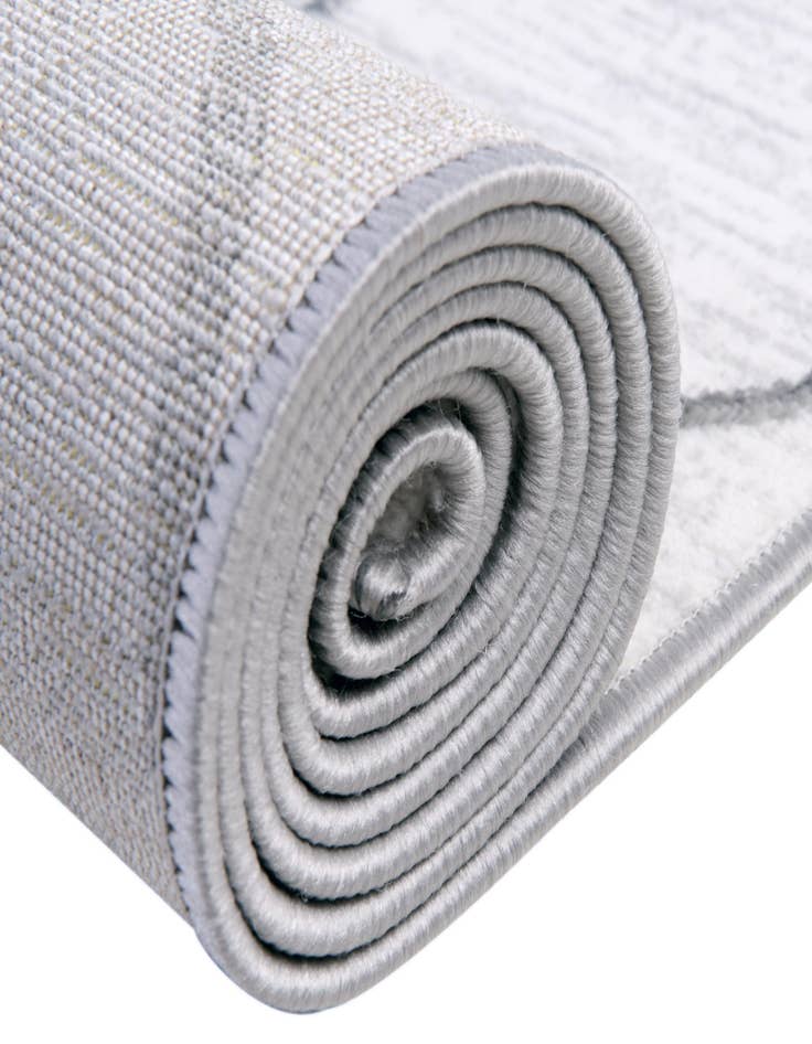 Detail image of  5' 3 x 8' Lattice Trellis Oval Rug