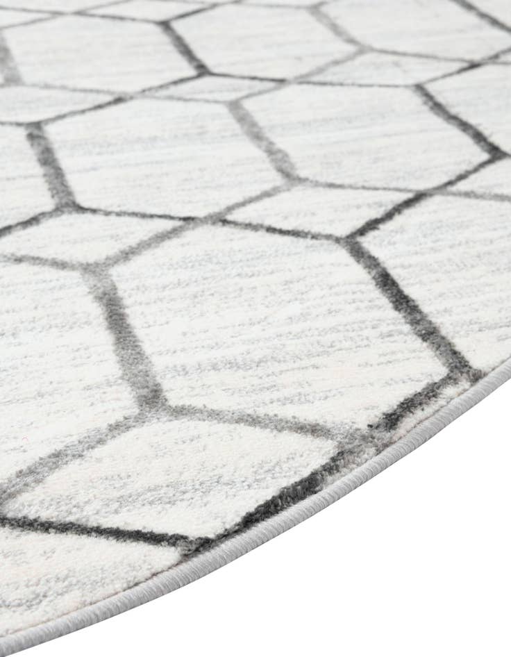 Detail image of  5' 3 x 8' Lattice Trellis Oval Rug