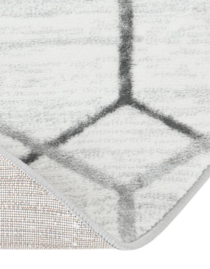 Detail image of  5' 3 x 8' Lattice Trellis Oval Rug