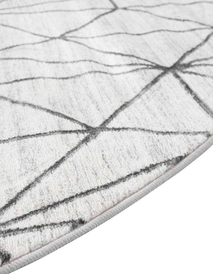 Detail image of  5' 3 x 8' Lattice Trellis Oval Rug