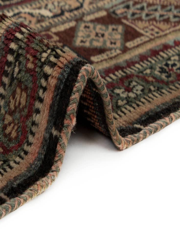 Detail image of  4' 11 x 8' 4 Ghashghai Wool Rug