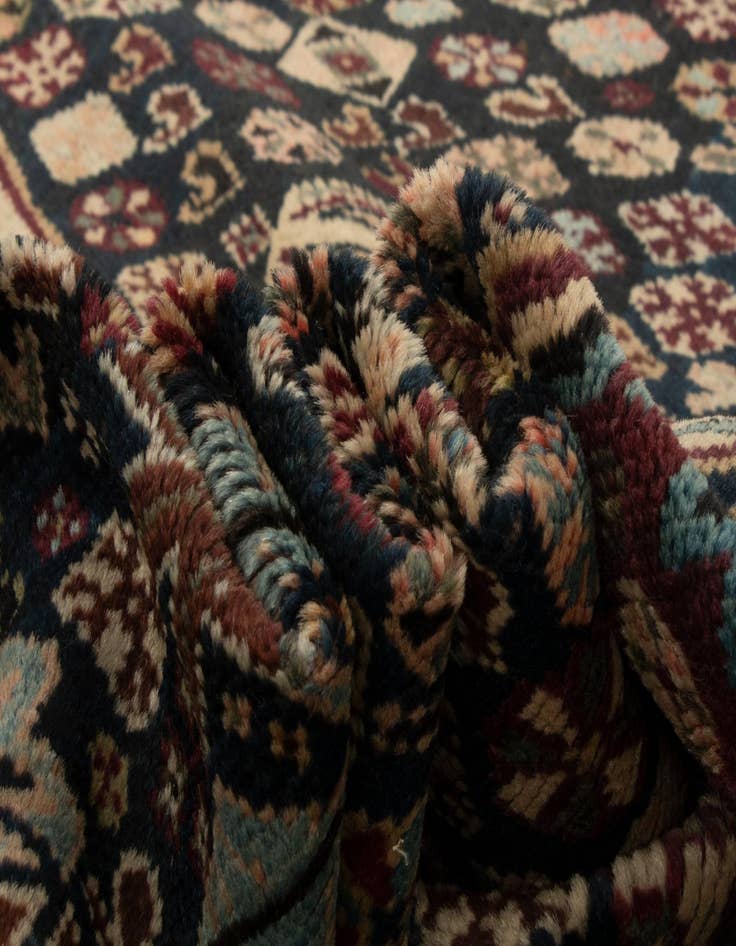Detail image of  4' 11 x 8' 4 Ghashghai Wool Rug