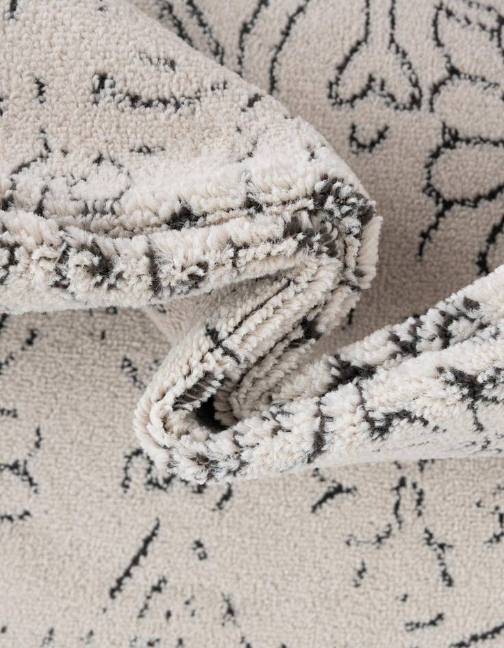 Detail image of  7' 10 x 10' Isabella Rug