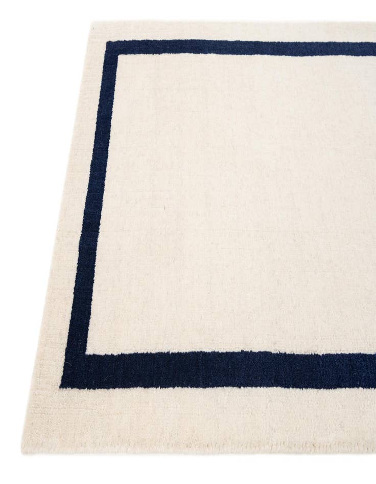 Detail image of  2' 1 x 3' 1  Hand Woven Jill Zarin English Manor Wool Rug