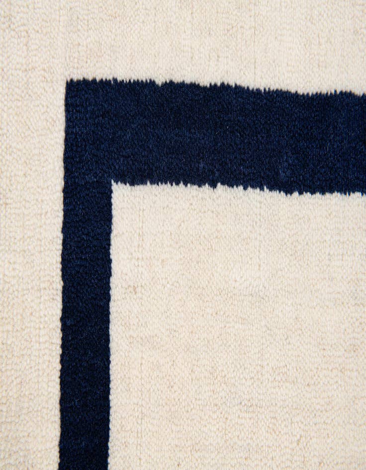 Detail image of  2' 1 x 3' 1  Hand Woven Jill Zarin English Manor Wool Rug