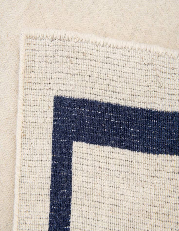 Detail image of  2' 1 x 3' 1  Hand Woven Jill Zarin English Manor Wool Rug