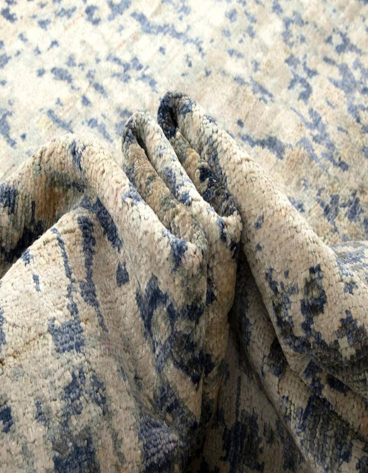 Detail image of 8' 10 x 12' 8 Kundan Diamond Rug