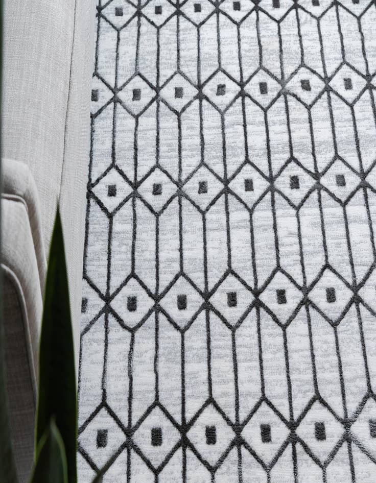 Detail image of  8' x 10' Lattice Trellis Rug