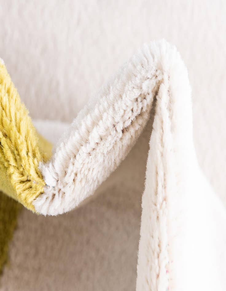 Detail image of Jane Seymour 8' x 10' Open Hearts Rug