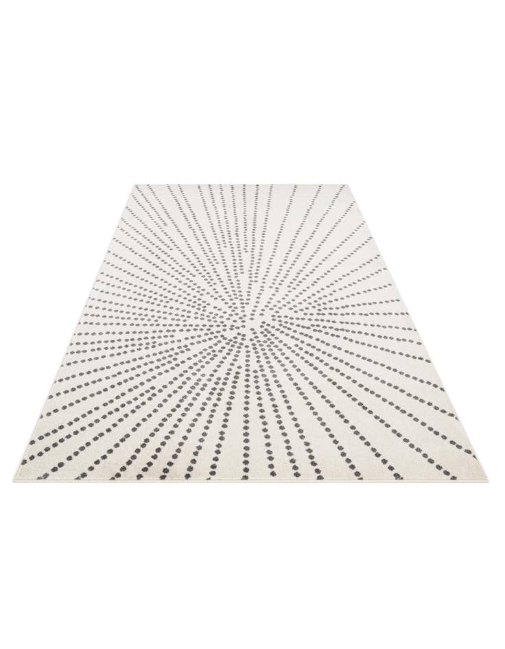 Detail image of  5' 3 x 7' 9 Savannah Rug