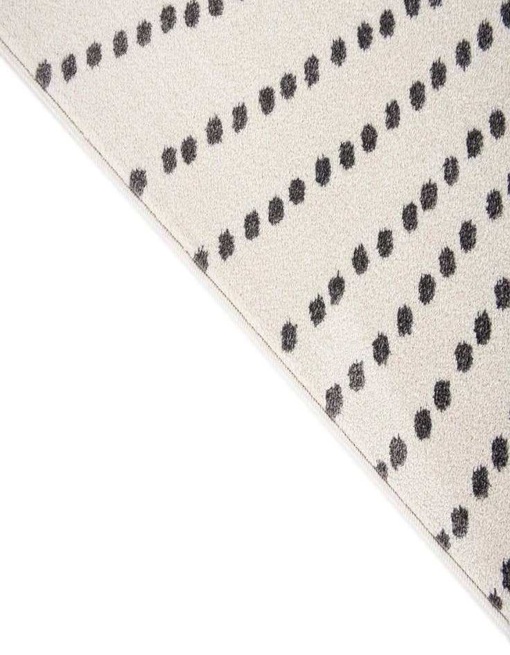 Detail image of  5' 3 x 7' 9 Savannah Rug