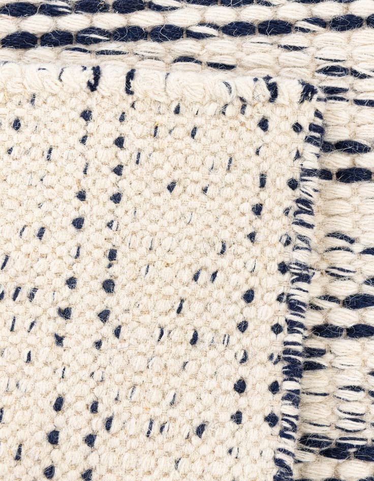 Detail image of  2' 1 x 3'  Hand Knotted Seaside Pearl Jute Rug