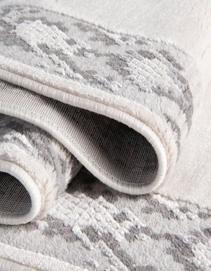 Detail image of  4' x 6' Vince Camuto Rug