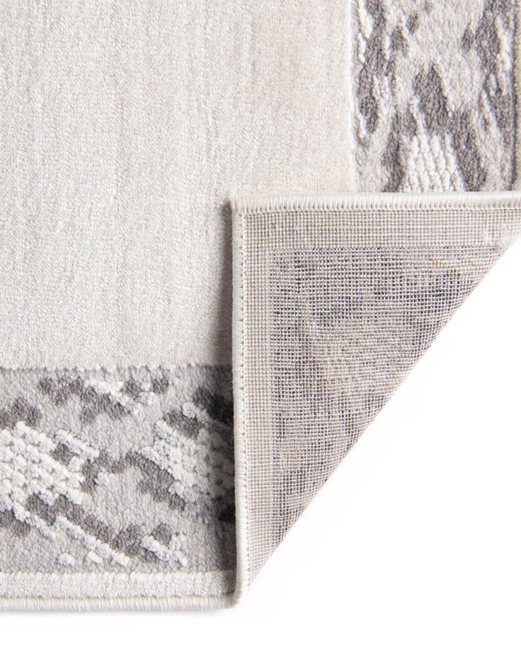 Detail image of  4' x 6' Vince Camuto Rug