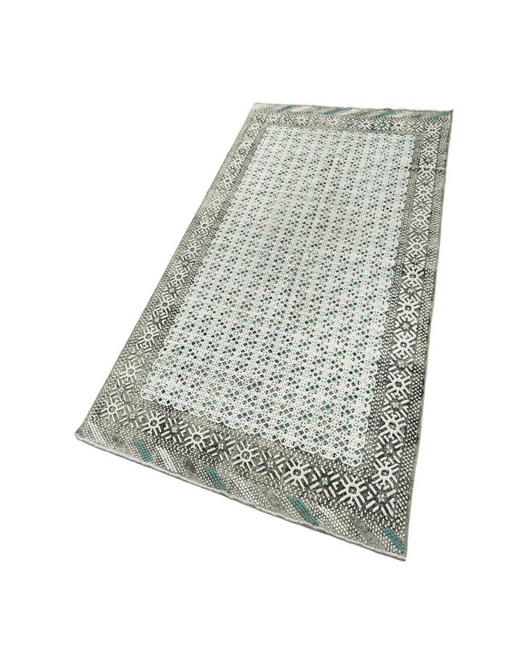 Detail image of  6' 8 x 9' 5 Vintage Royal Rug