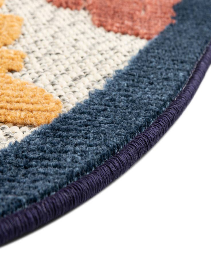 Detail image of  3' 3 x 3' 3  Washable Belize Indoor / Outdoor Round Rug