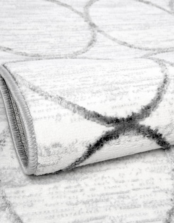 Detail image of  2' x 6' Lattice Trellis Runner Rug