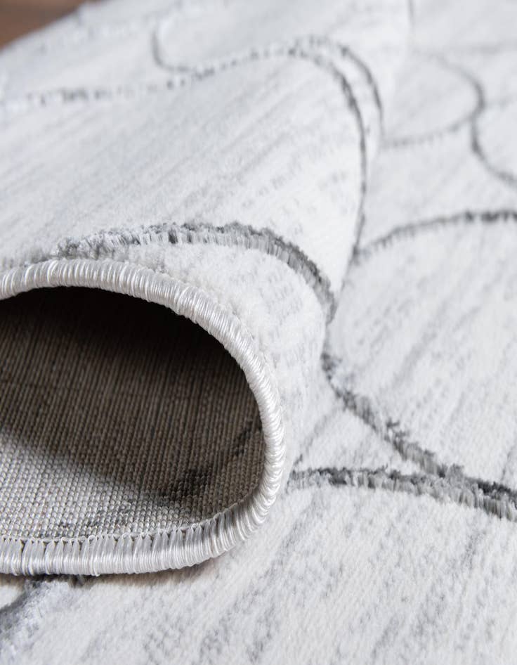 Detail image of  2' x 6' Lattice Trellis Runner Rug